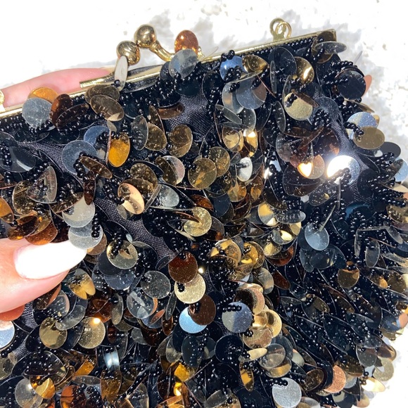 Black and gold sequined evening bag - Picture 1 of 3
